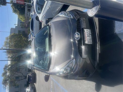 Used 2018 Toyota Prius C One w/ Carpet Mat Package image 2