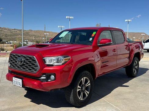 Used 2019 Toyota Tacoma TRD Sport w/ Technology Package RWD image 3
