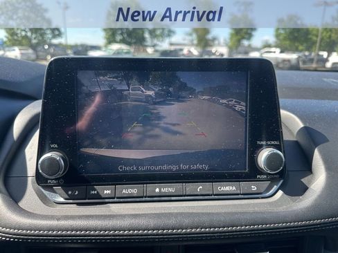 Used 2024 Nissan Rogue SV AWD/4WD image 12