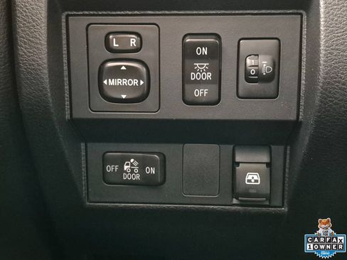 Used 2017 Toyota Tundra SR5 w/ SR5 Upgrade Package AWD/4WD image 18