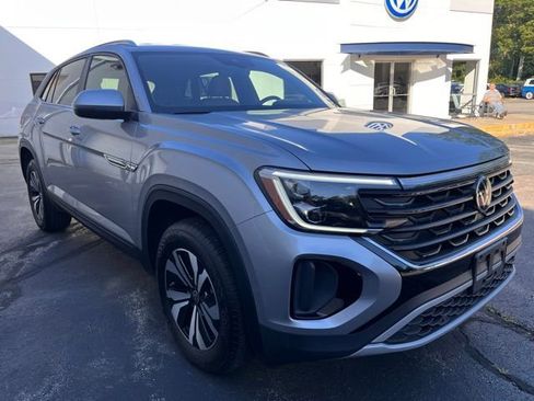 Used 2024 Volkswagen Atlas Cross Sport SE image 4