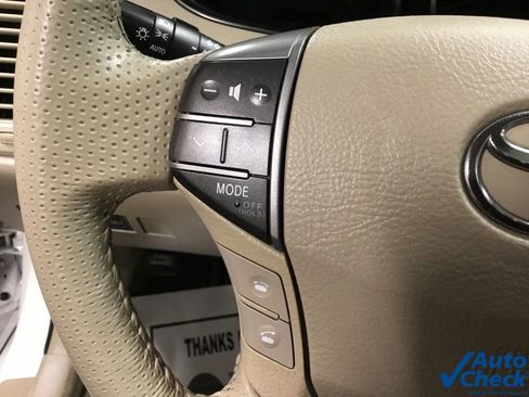 Used 2011 Toyota Avalon Limited image 43