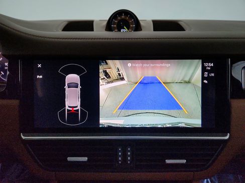 Used 2022 Porsche Cayenne Turbo S image 14