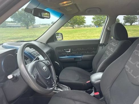 Used 2012 Kia Soul + w/ Audio Pkg FWD image 11