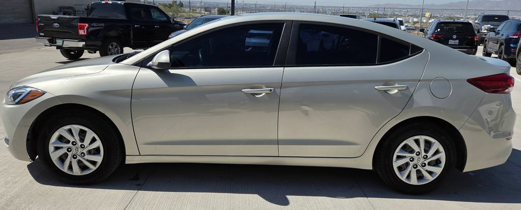 Used 2018 Hyundai Elantra SE w/ Cargo Package FWD image 6