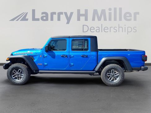 New 2025 Jeep Gladiator Mojave w/ Convenience Group image 3