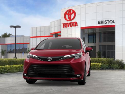 New 2026 Toyota Sienna XLE image 19
