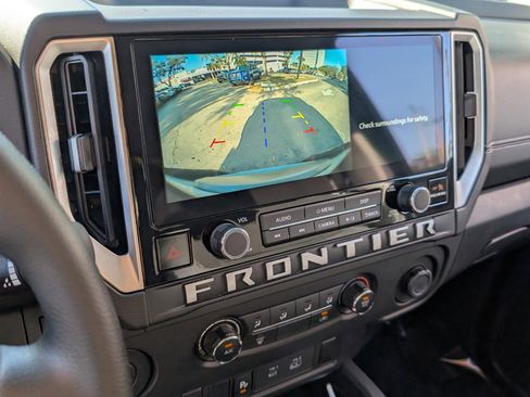 Certified 2025 Nissan Frontier SV image 18