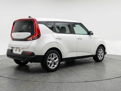 Used 2025 Kia Soul LX w/ LX Technology Package FWD image 9
