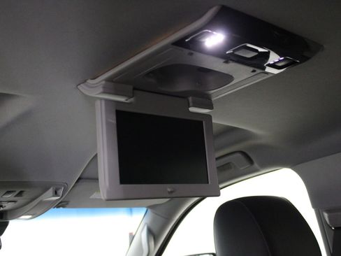 Used 2017 Cadillac Escalade ESV Luxury image 22