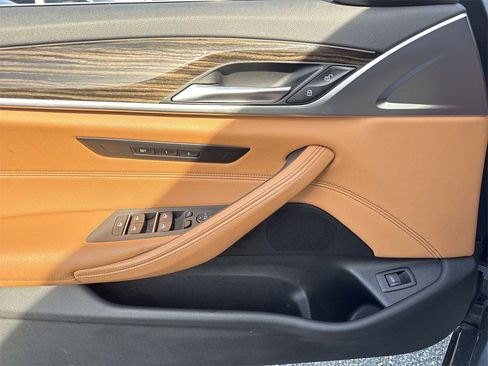 Used 2021 BMW 530i xDrive w/ Convenience Package image 12