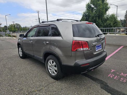 Used 2011 Kia Sorento LX w/ Convenience Pkg image 4