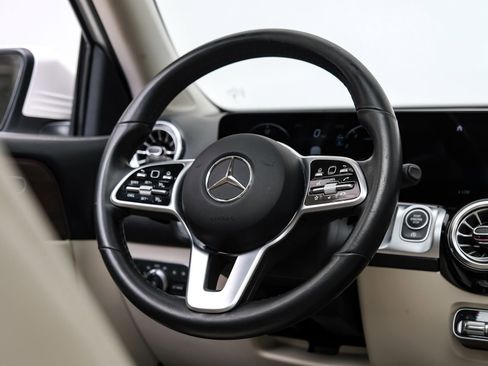 Used 2023 Mercedes-Benz GLB 250 w/ Premium Package image 21