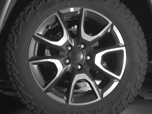 Used 2025 Jeep Compass Trailhawk AWD/4WD image 14