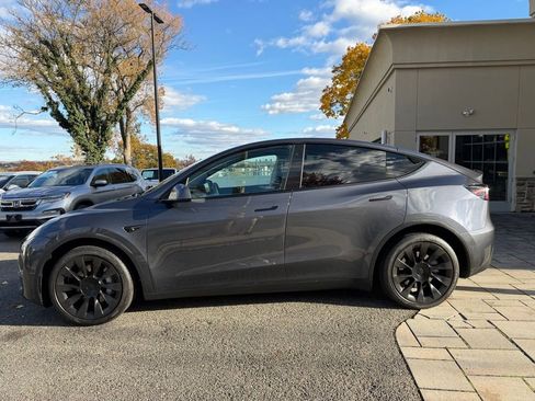 Used 2022 Tesla Model Y Long Range image 4