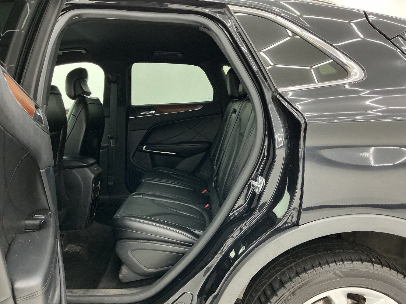 Used 2019 Lincoln MKC Select w/ Select Plus Package AWD/4WD image 20