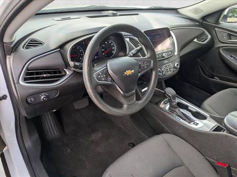 Used 2025 Chevrolet Malibu LT FWD image 9