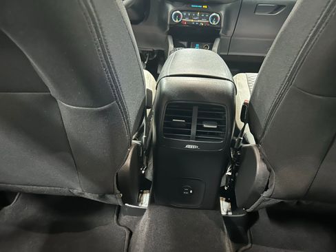 Used 2022 Ford Escape SE w/ SE Sport Appearance Package image 24