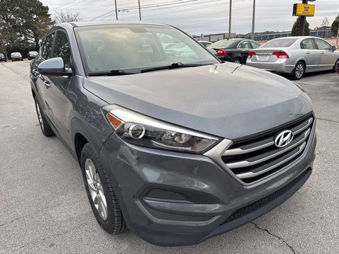 Used 2018 Hyundai Tucson SE image 4
