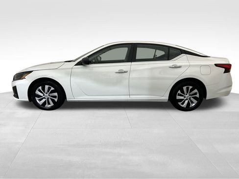 Used 2025 Nissan Altima 2.5 S image 2