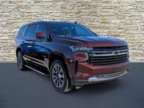 Used 2022 Chevrolet Tahoe LT w/ Luxury Package image 2