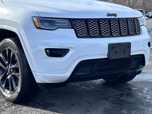 Used 2022 Jeep Grand Cherokee Laredo X image 2