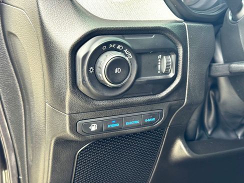 Used 2024 Jeep Wrangler Unlimited image 15