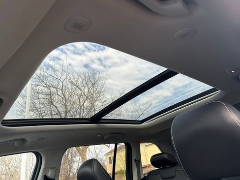 Used 2023 Jeep Grand Cherokee Limited w/ Trailer Tow Prep Group (B) image 13