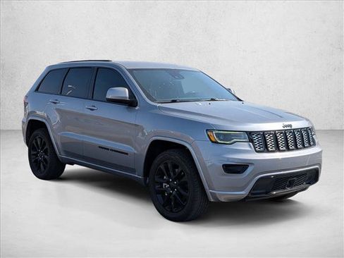 Used 2021 Jeep Grand Cherokee Laredo X RWD image 3