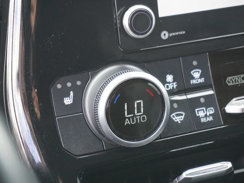 Used 2021 Toyota Highlander XLE FWD image 33
