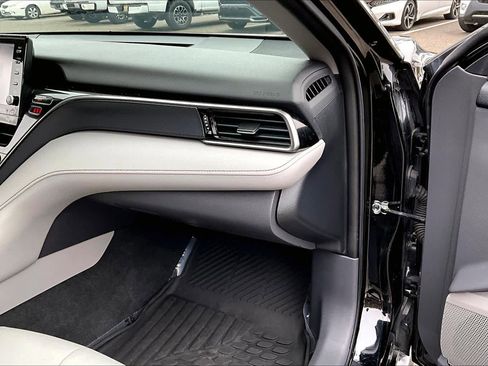 Certified 2022 Toyota Camry SE image 18