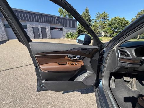 Used 2019 Volvo XC90 T6 Momentum w/ Advanced Package AWD/4WD image 17