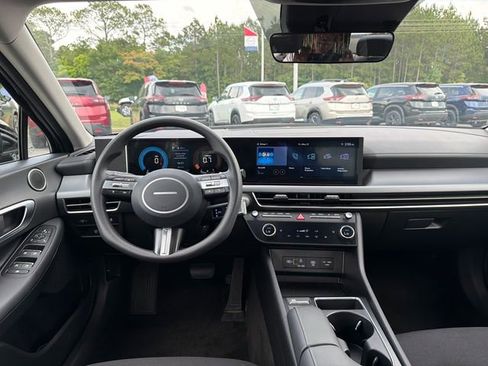 Used 2025 Hyundai Sonata SEL FWD image 22