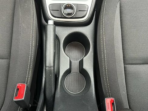 Used 2025 Hyundai Venue SEL FWD image 29