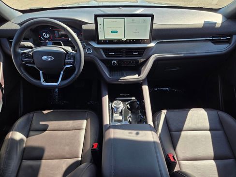 Used 2025 Ford Explorer Platinum w/ LUX Leather Package image 11