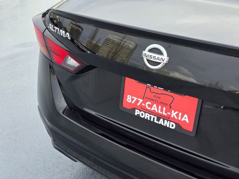 Used 2019 Nissan Altima 2.5 SV image 16