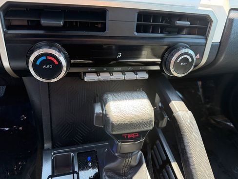 Used 2024 Toyota Tacoma TRD Off-Road image 21