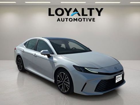 Used 2026 Toyota Camry XLE w/ Premium Plus Package image 7