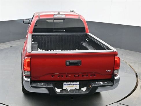 Used 2017 Toyota Tacoma TRD Off-Road w/ Tow Package (A/T) image 39