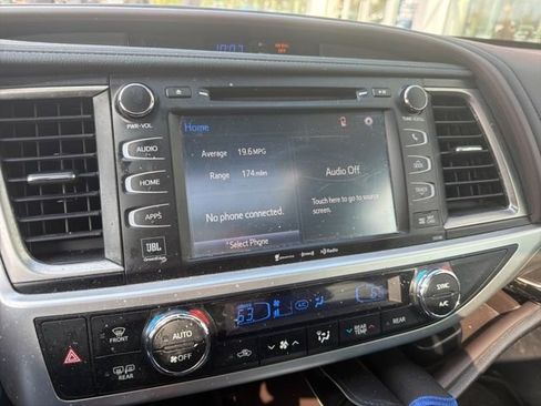 Used 2018 Toyota Highlander Limited image 21