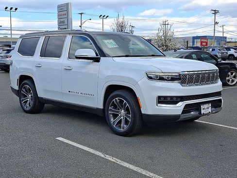 Used 2022 Jeep Grand Wagoneer Series I w/ Flexible Seating Group AWD/4WD image 2