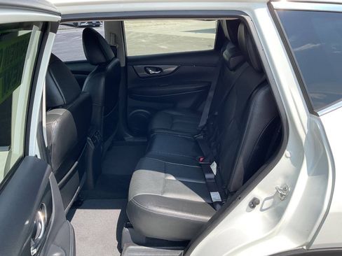 Used 2016 Nissan Rogue SL FWD image 26