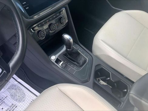 Used 2019 Volkswagen Tiguan SE w/ Panoramic Sunroof Package FWD image 17