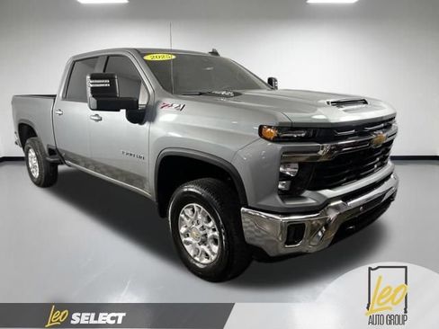 Used 2025 Chevrolet Silverado 3500 LT w/ Safety Package AWD/4WD image 5