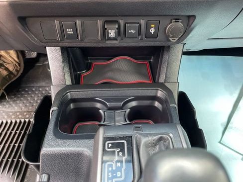 Used 2020 Toyota Tacoma TRD Sport AWD/4WD image 17