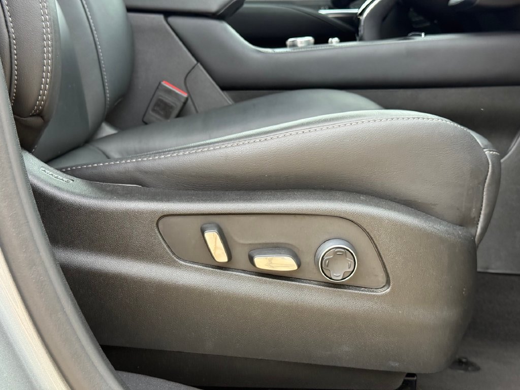 Used 2025 Cadillac XT4 Premium Luxury FWD image 26
