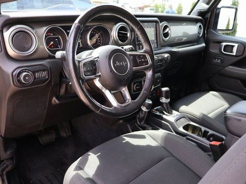 Used 2019 Jeep Wrangler Unlimited Sahara w/ Dual Top Group AWD/4WD image 21