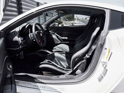 Used 2017 Ferrari 488 GTB RWD image 40
