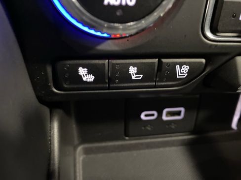 Used 2023 GMC Yukon XL SLT AWD/4WD image 30