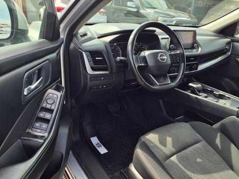 Used 2025 Nissan Rogue SV FWD image 8
